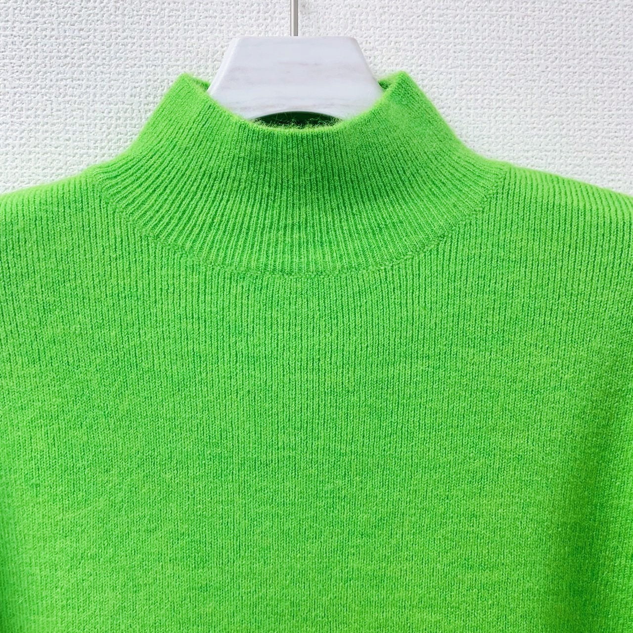 高領泡泡袖針織上衣