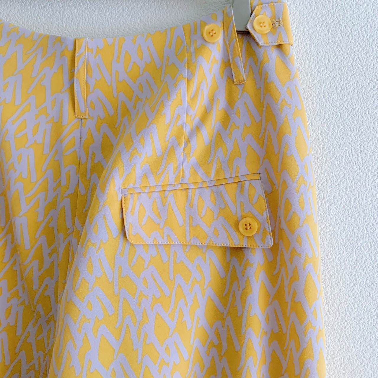 GEOMETRIC PRINT TUCK PANTS