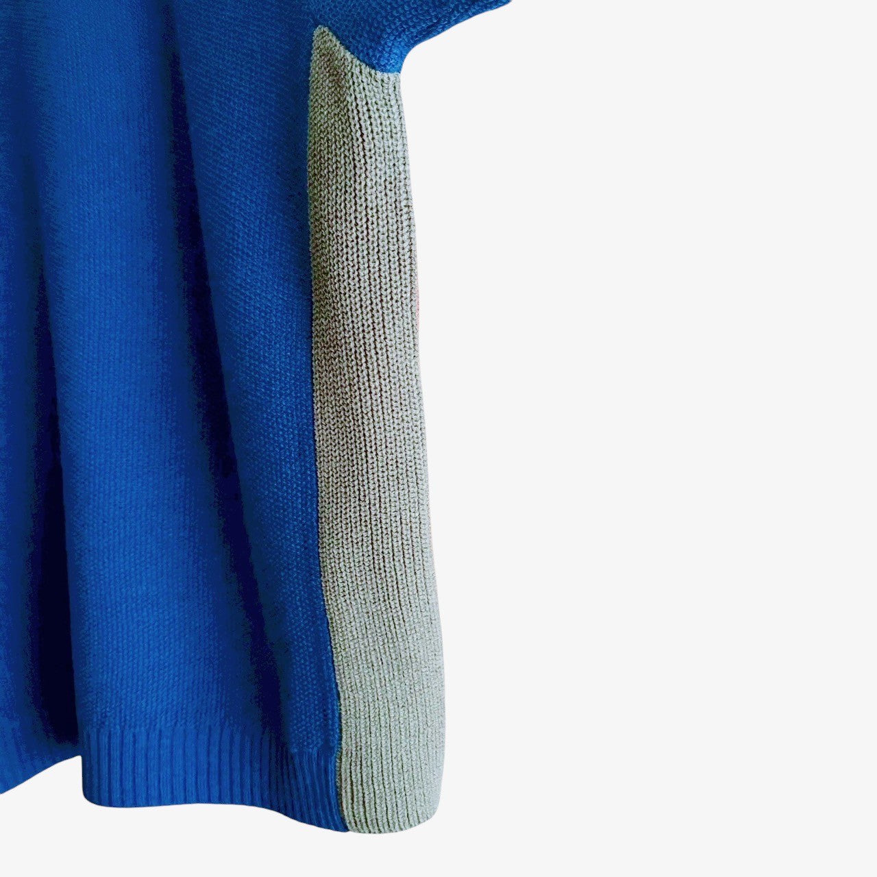 CONTRAST PANEL KNIT TOP