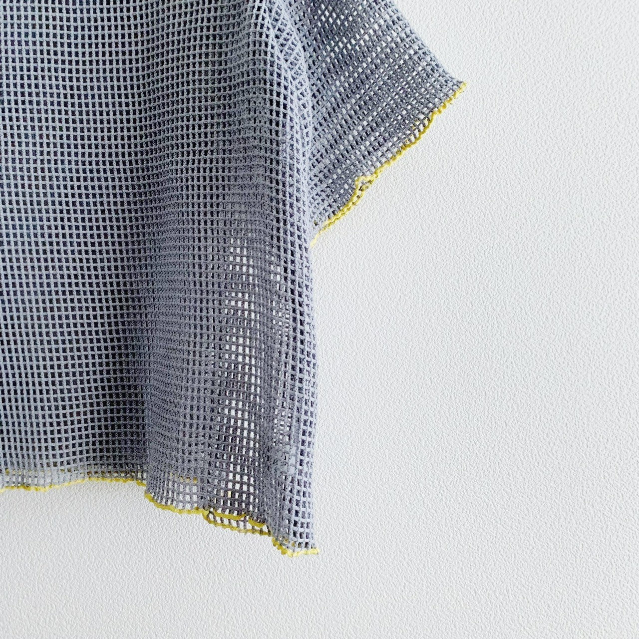 CONTRAST STITCH MESH TOP