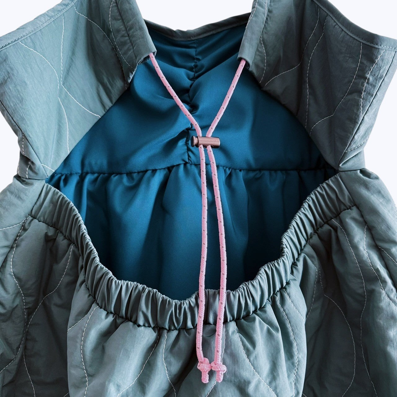 【ONLINE EXCLUSIVE】LIGHT QUILTED CAMISOLE TOP