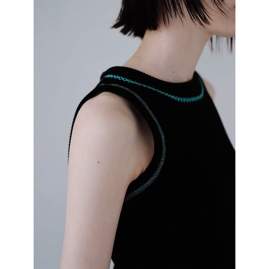 SLEEVELESS CONTRAST STITCH TOP
