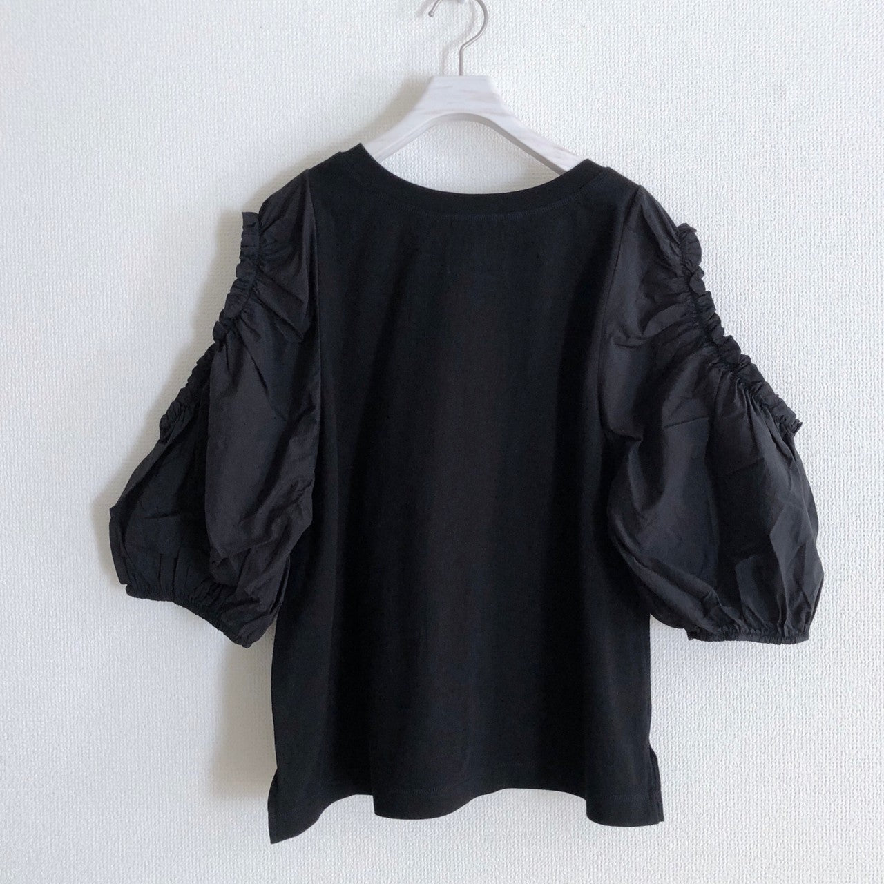 CUT OUT PUFF SLEEVE TOP