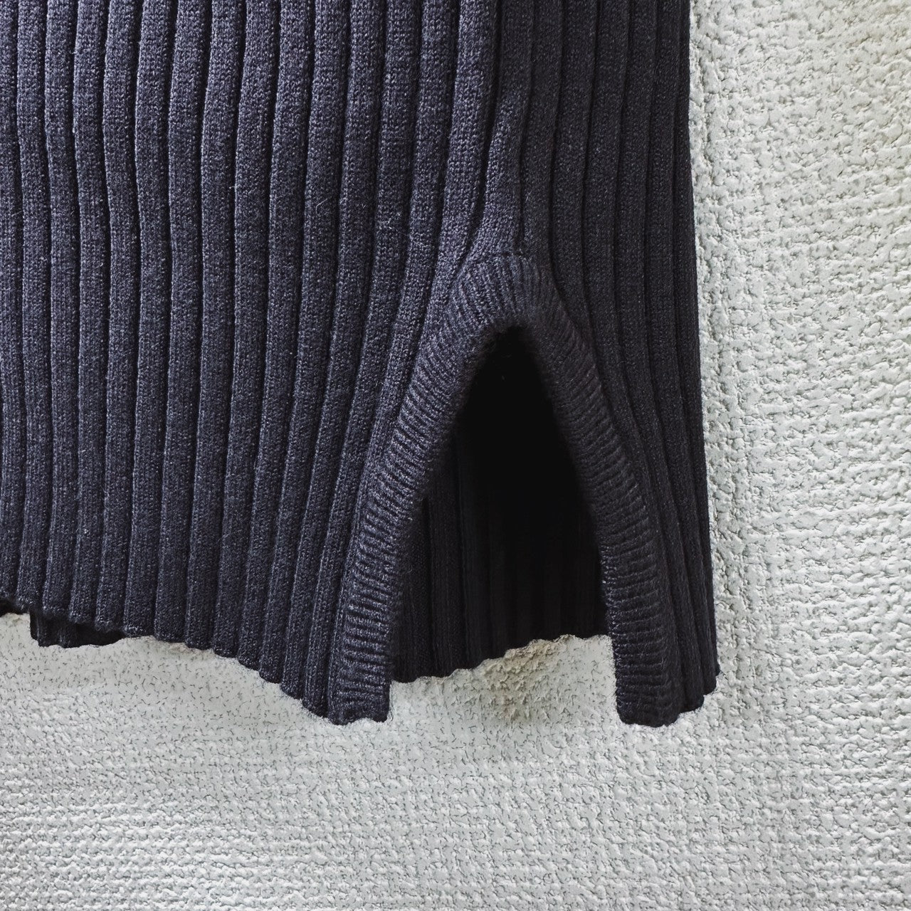 BICOLOR SLEEVE KNIT TOP