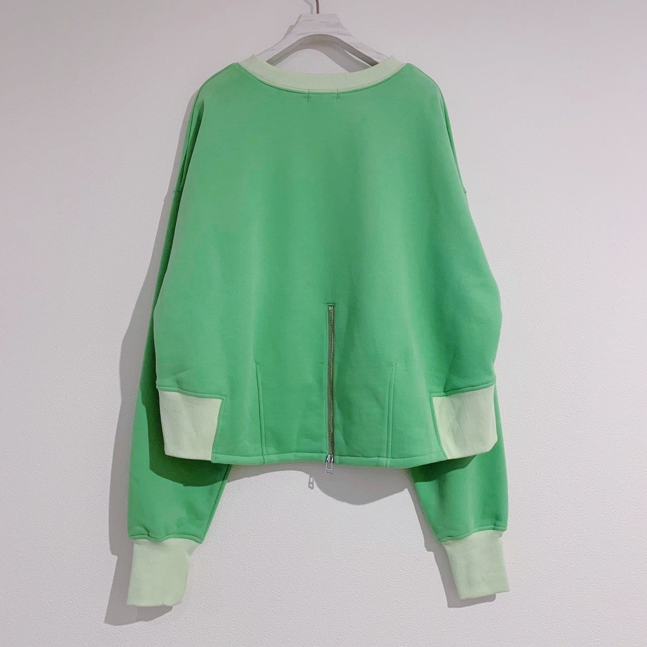 BACK ZIP SWEATSHIRT