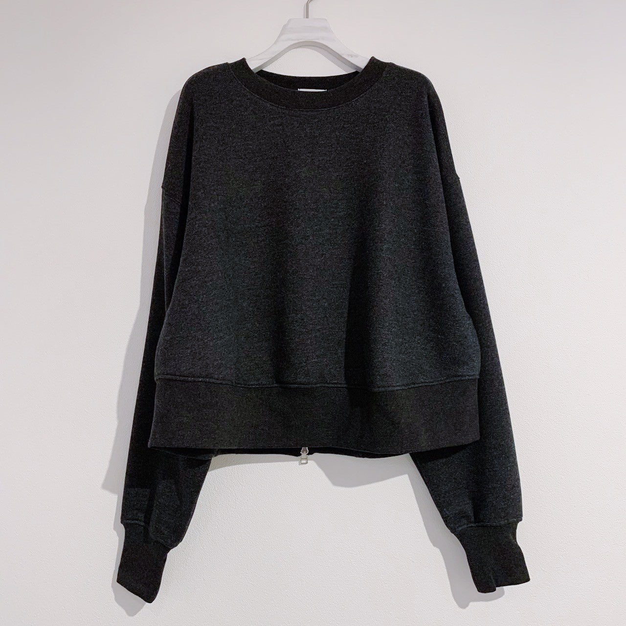 BACK ZIP SWEATSHIRT