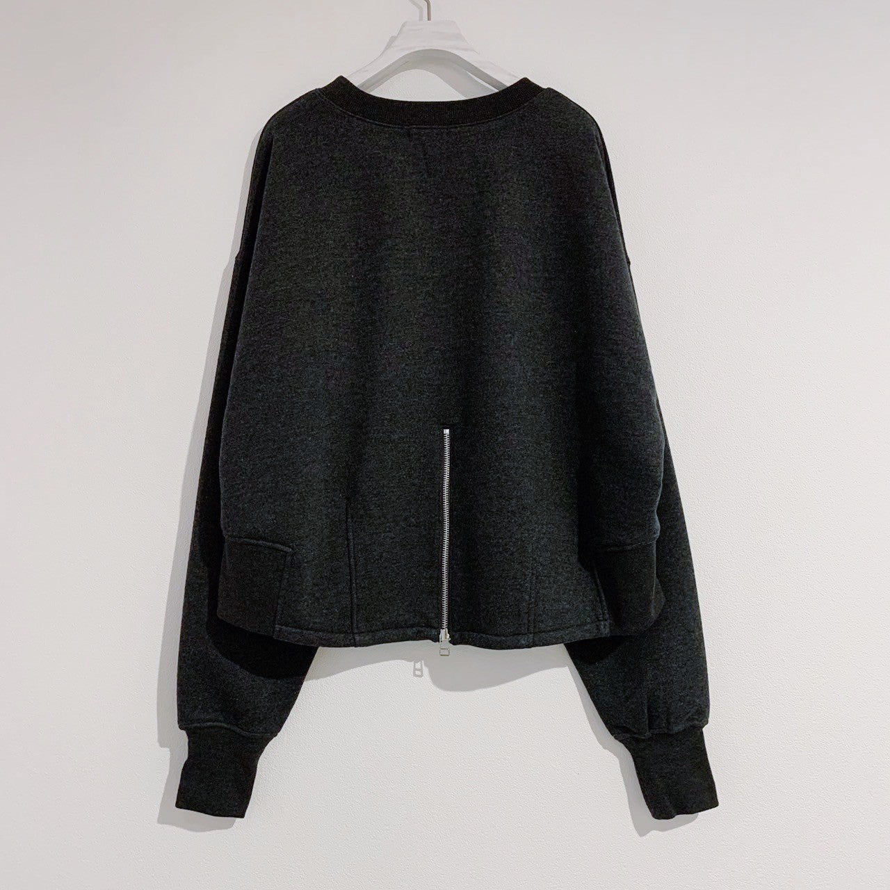 BACK ZIP SWEATSHIRT