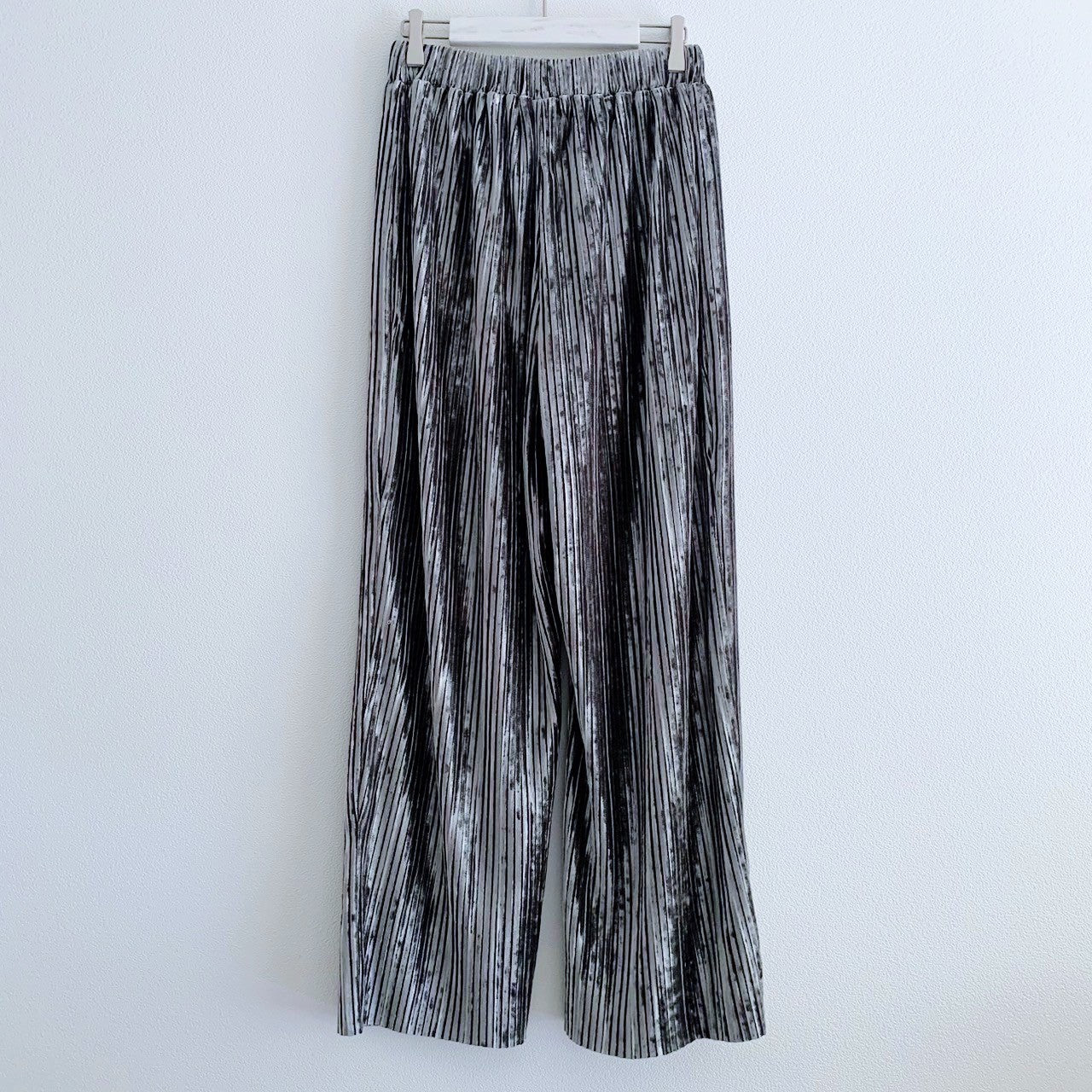 VELOUR PLEATED PANTS