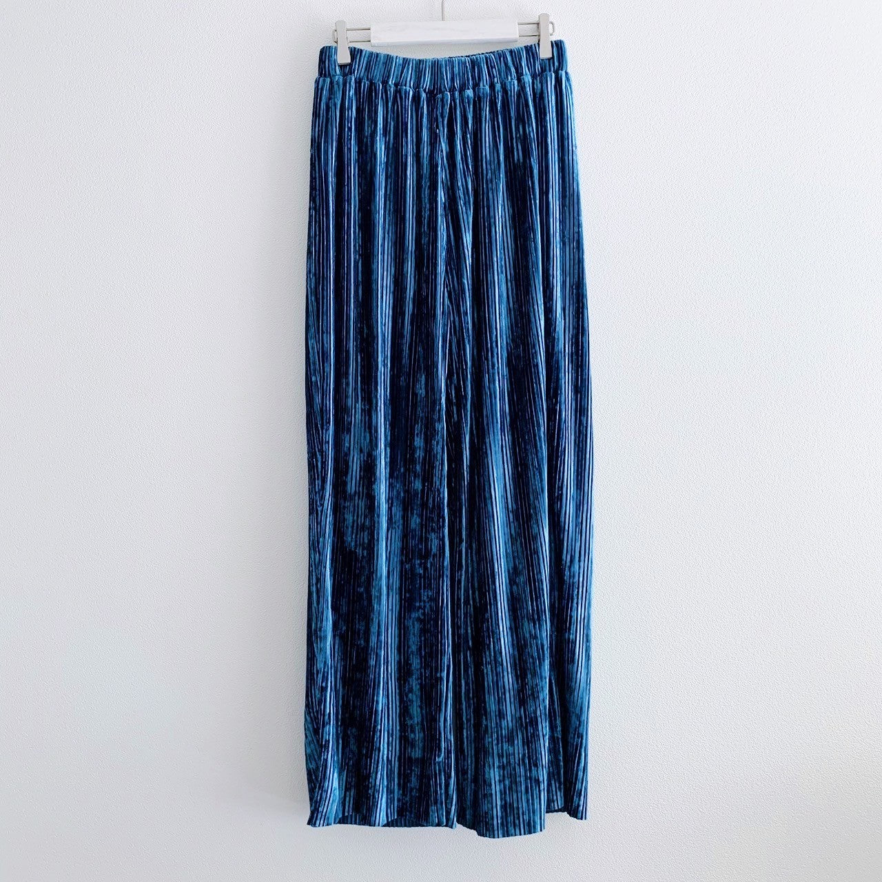 VELOUR PLEATED PANTS