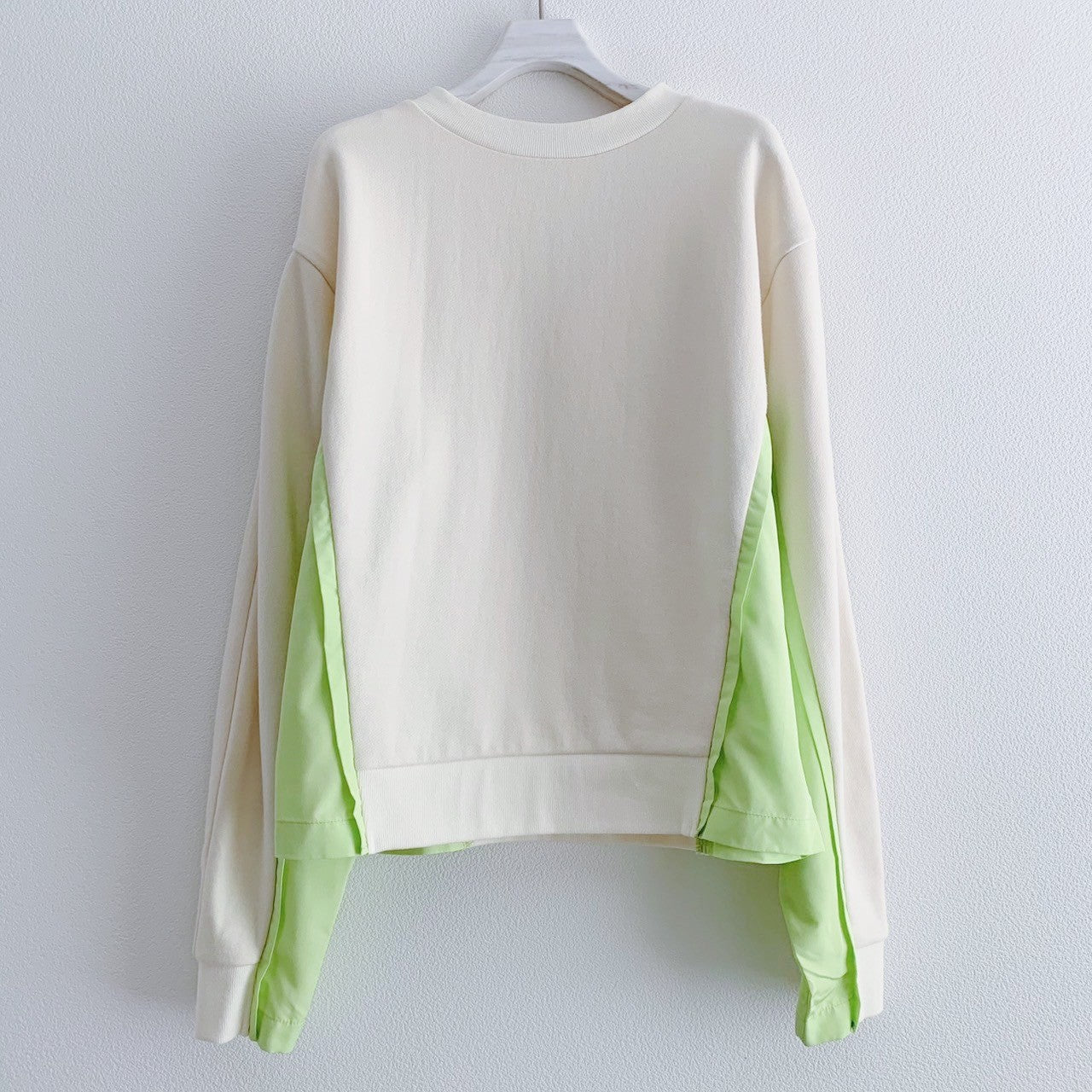 COLOR BLOCK SWEATSHIRT