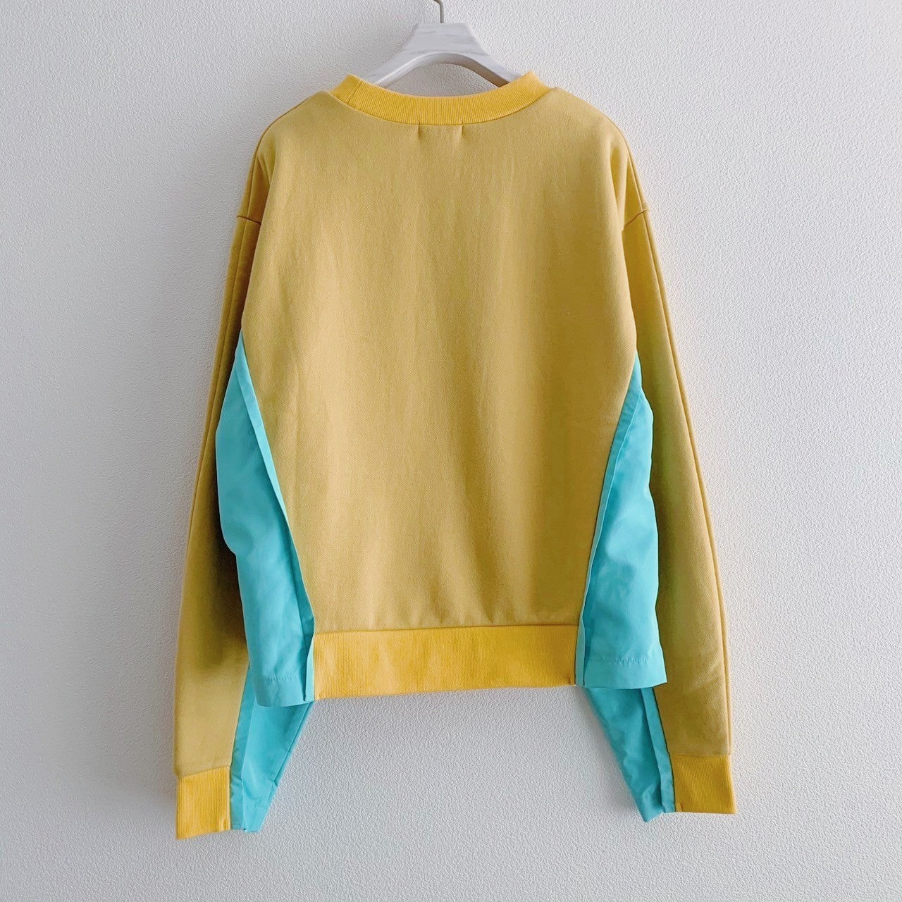 COLOR BLOCK SWEATSHIRT