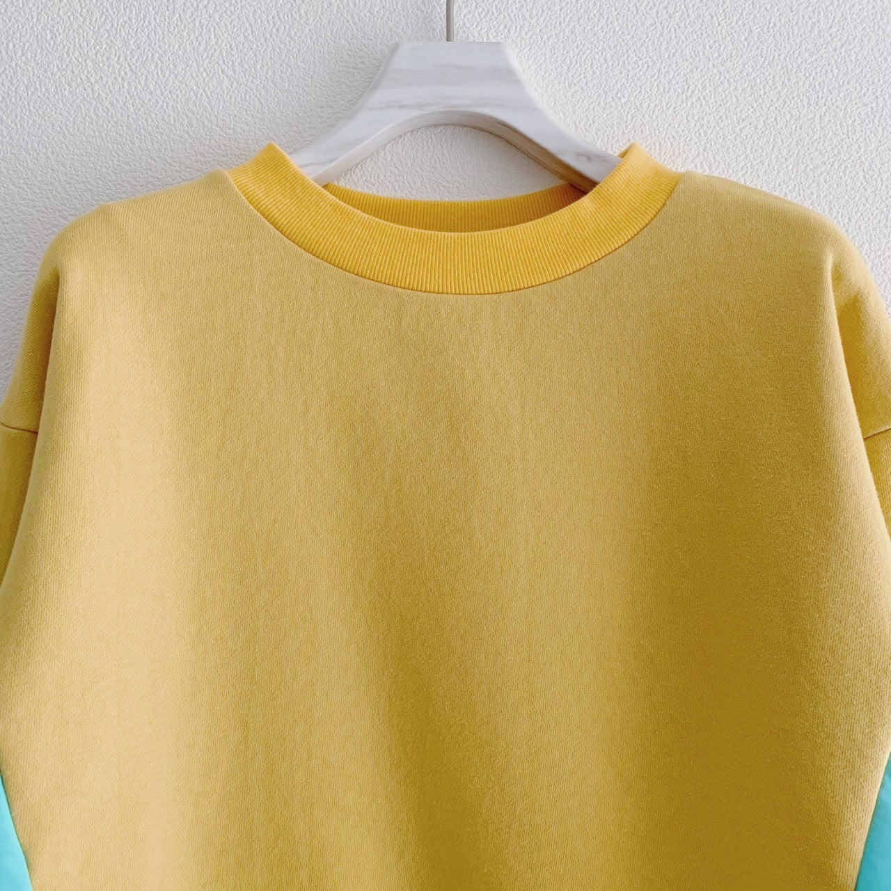 COLOR BLOCK SWEATSHIRT