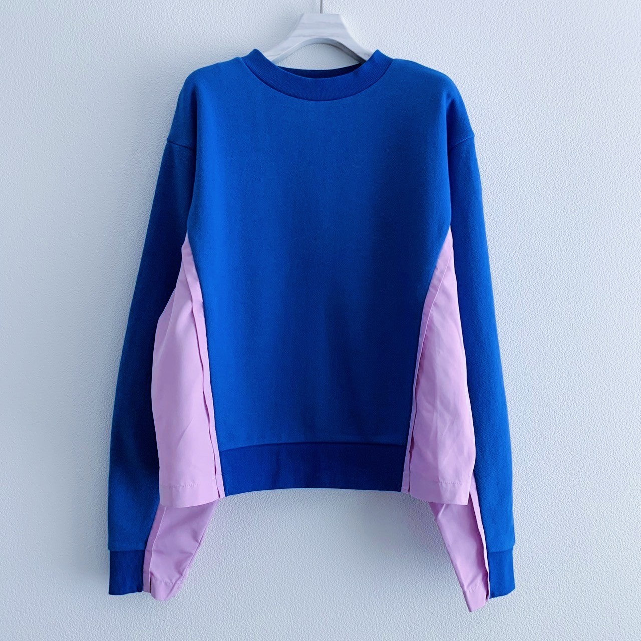 COLOR BLOCK SWEATSHIRT