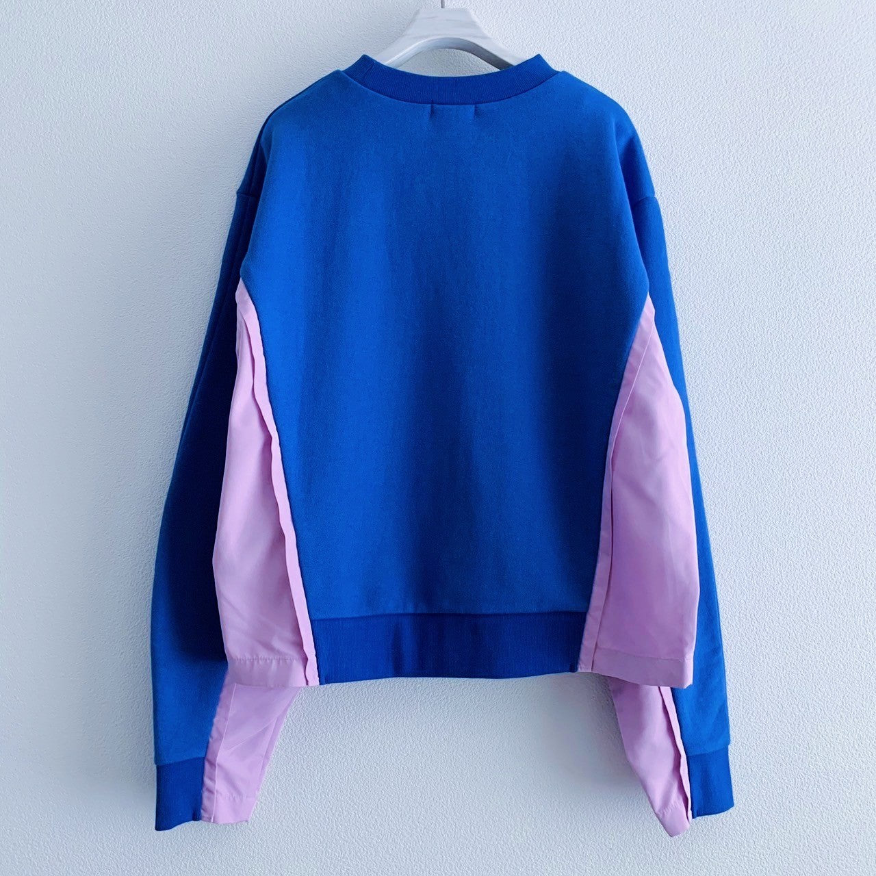 COLOR BLOCK SWEATSHIRT