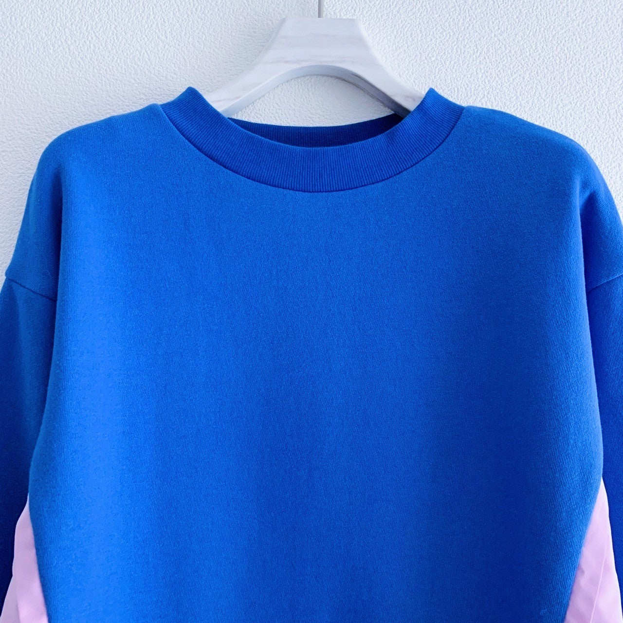 COLOR BLOCK SWEATSHIRT