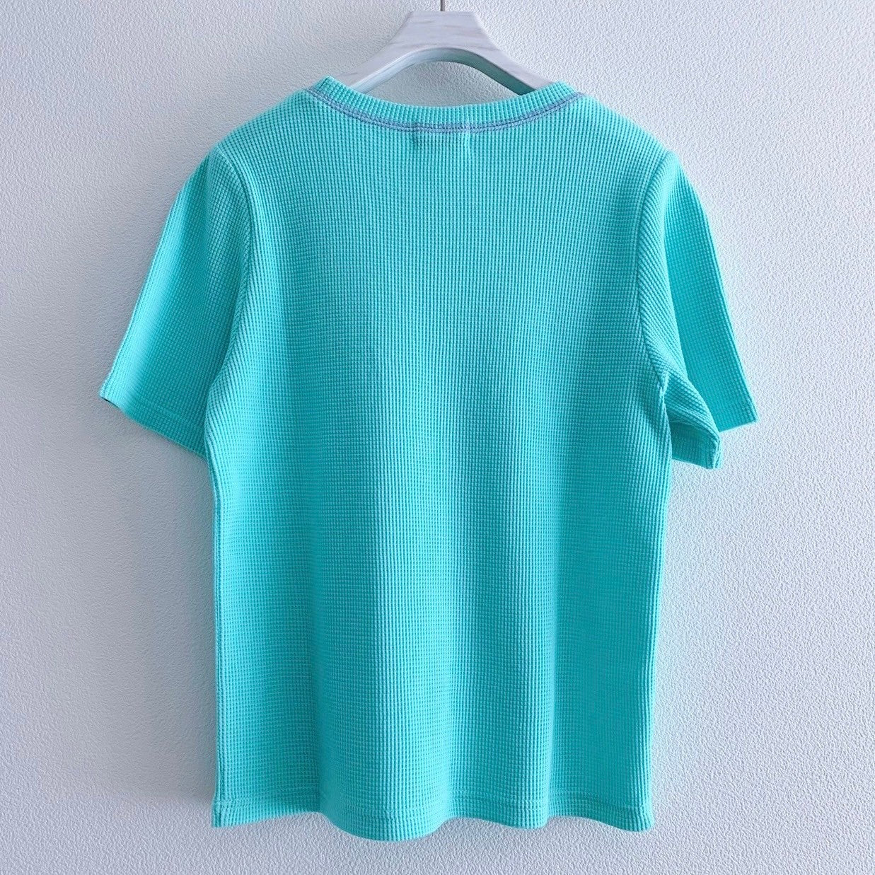 CONTRAST STITCH SHORT SLEEVE TOP