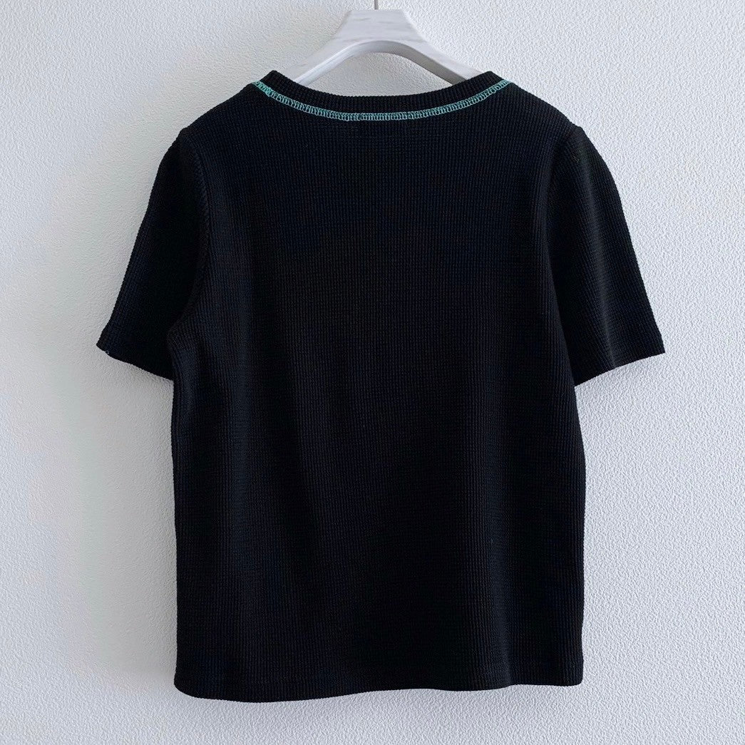 CONTRAST STITCH SHORT SLEEVE TOP