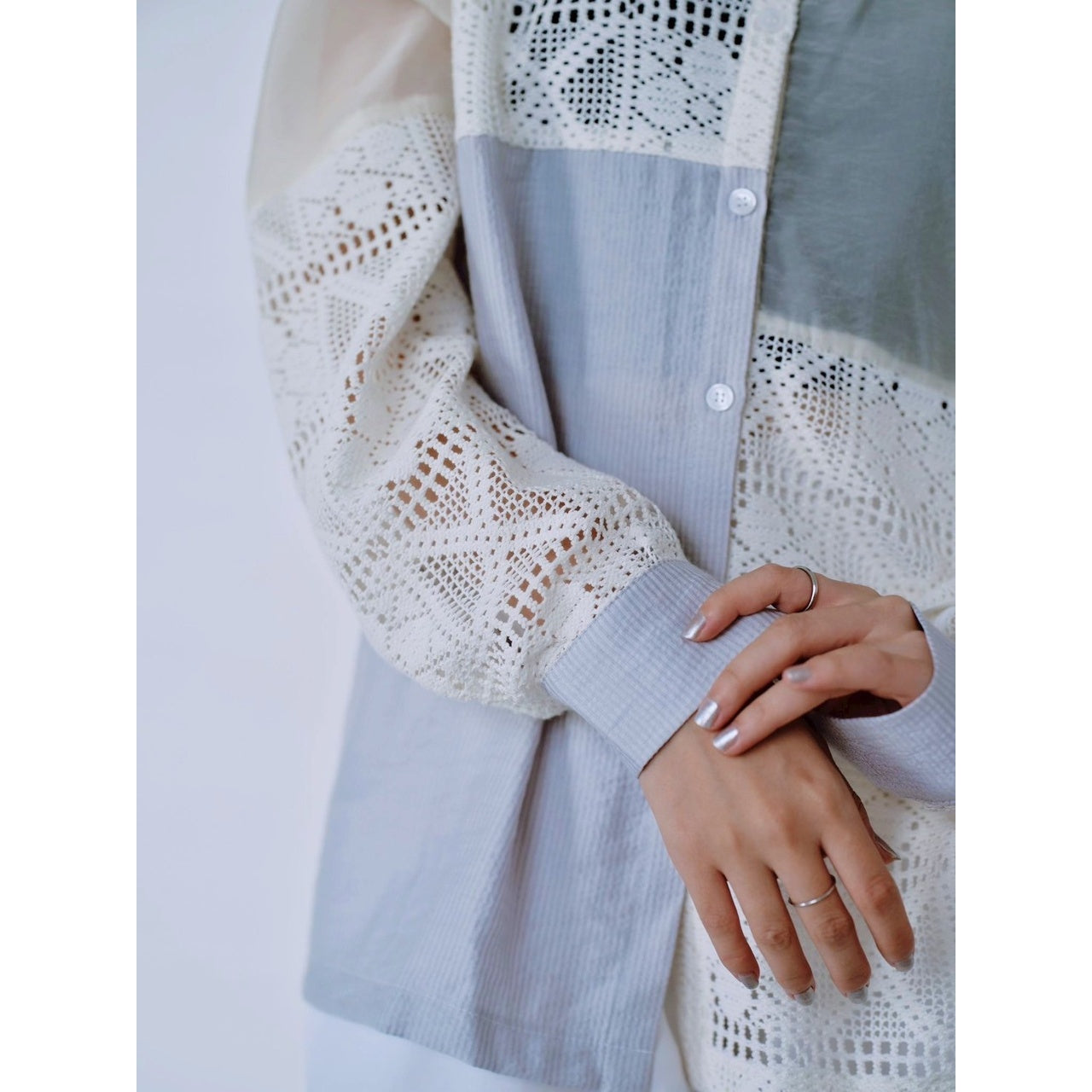 【PRE-ORDER】LACE PANEL SHIRT