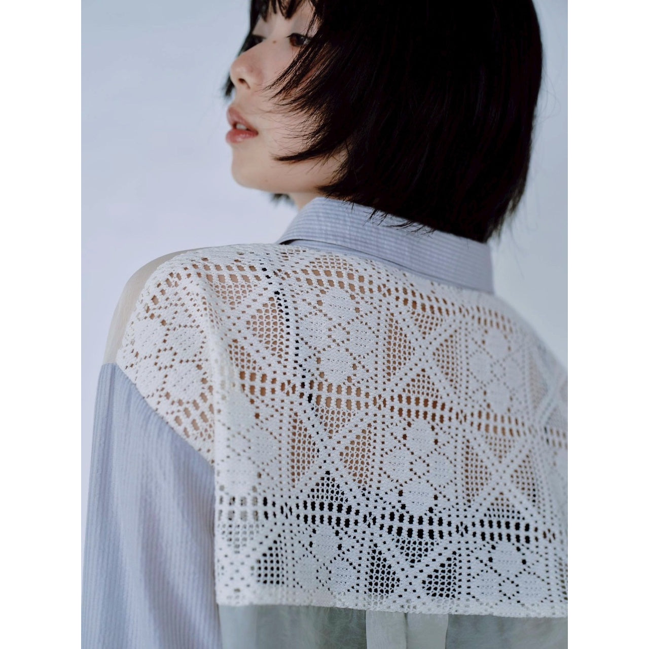 【PRE-ORDER】LACE PANEL SHIRT