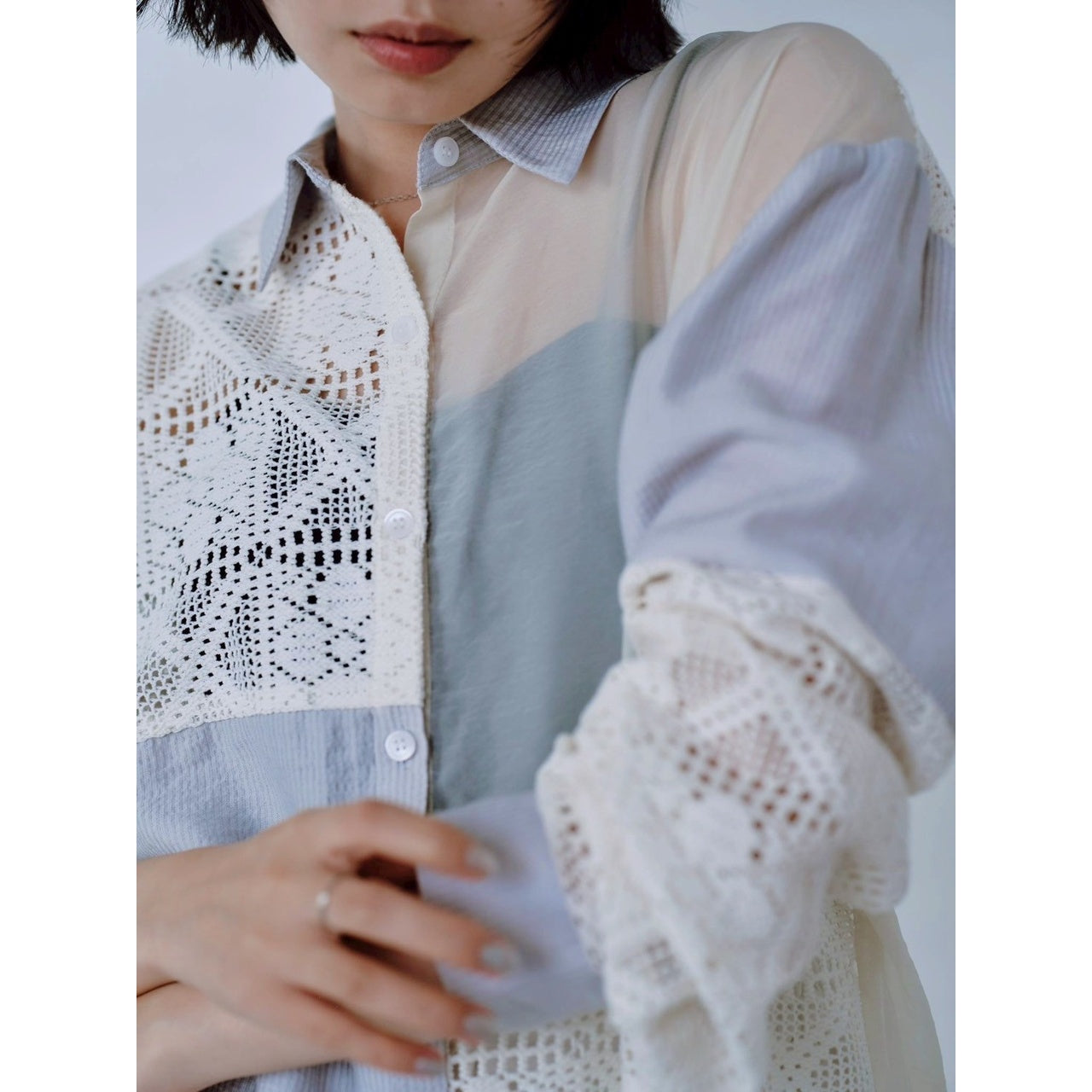 【PRE-ORDER】LACE PANEL SHIRT