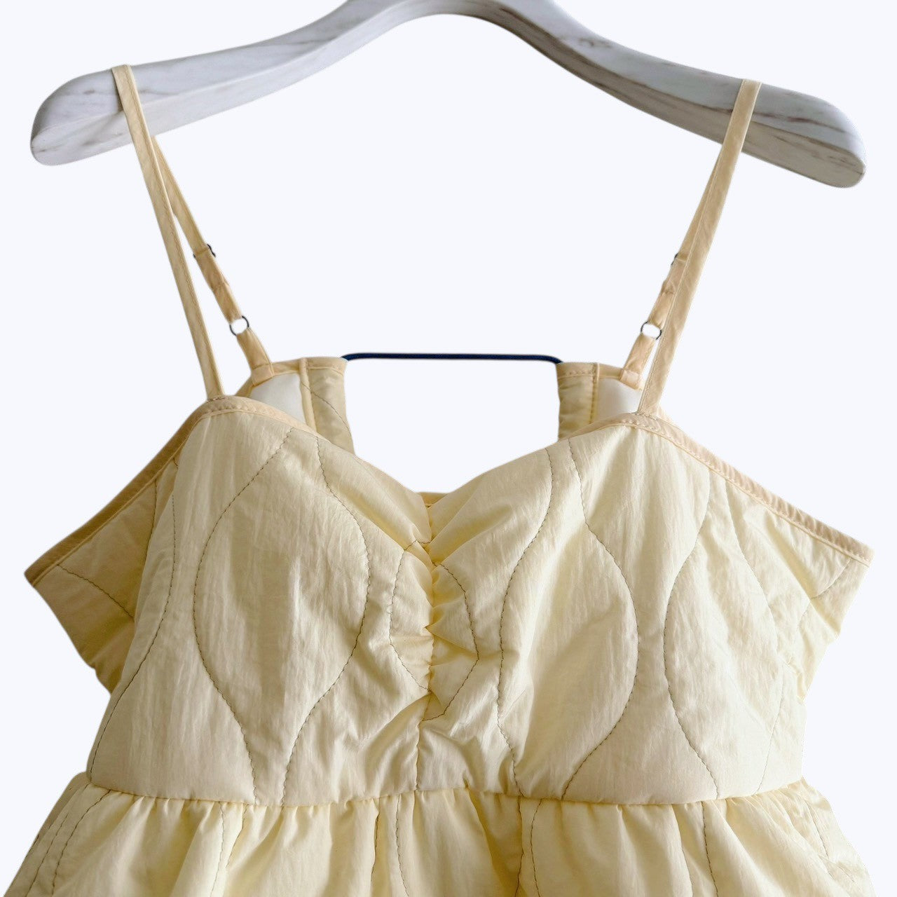 【ONLINE EXCLUSIVE】LIGHT QUILTED CAMISOLE TOP