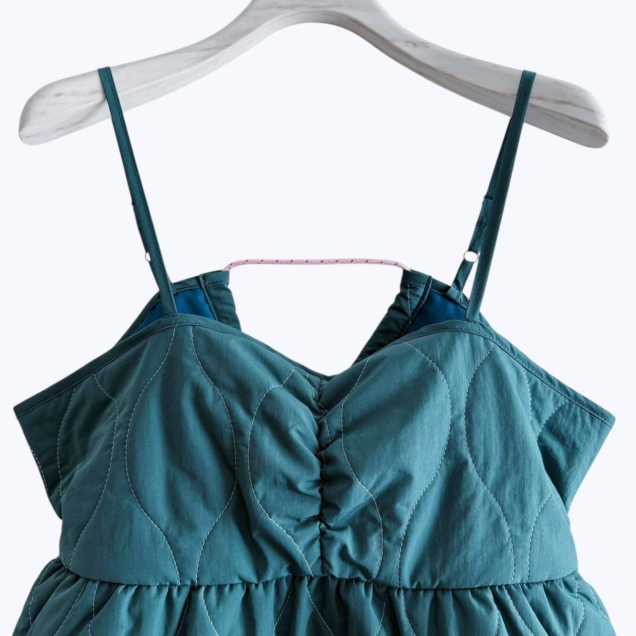 【ONLINE EXCLUSIVE】LIGHT QUILTED CAMISOLE TOP