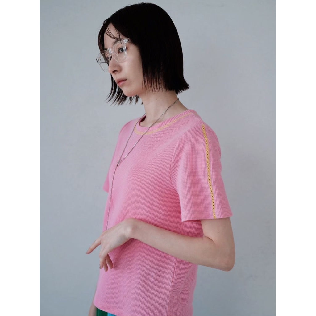 CONTRAST STITCH SHORT SLEEVE TOP