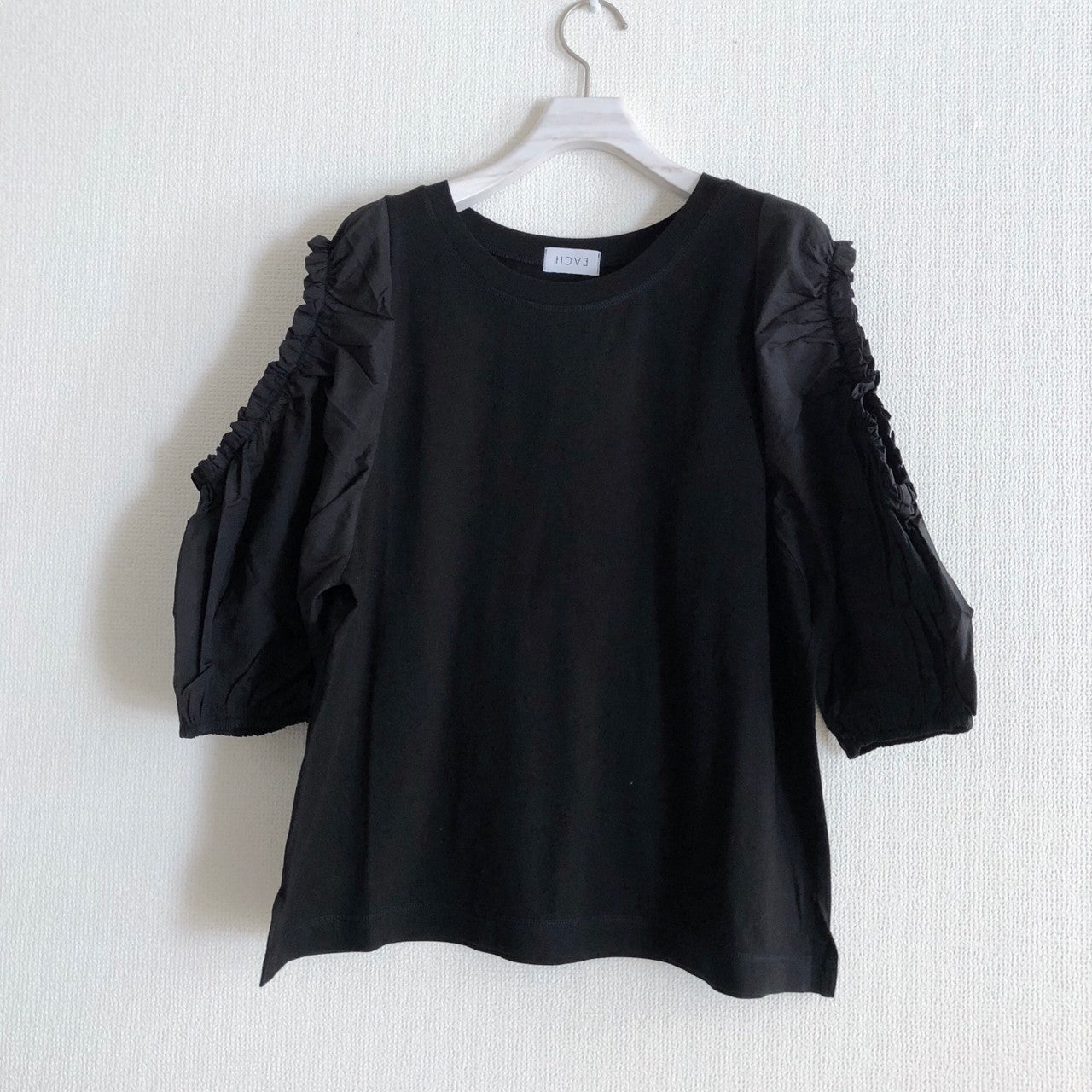 CUT OUT PUFF SLEEVE TOP