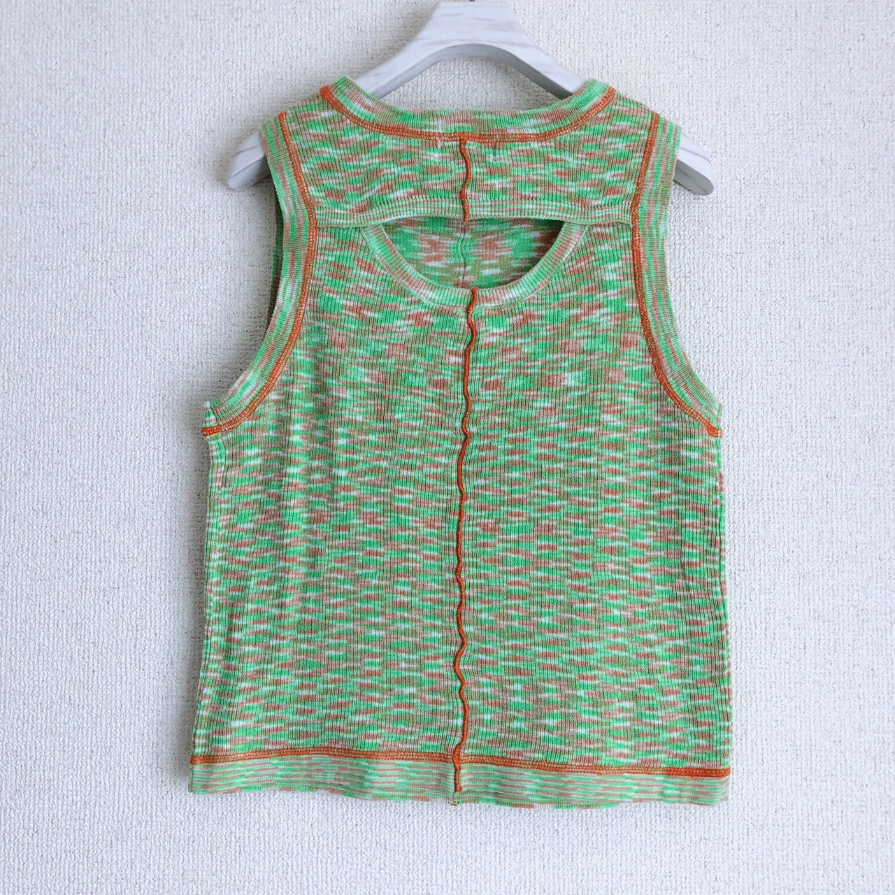 MULTI COLOR SLEEVELESS KNIT TOP