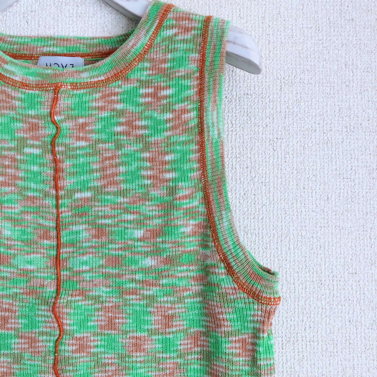 MULTI COLOR SLEEVELESS KNIT TOP