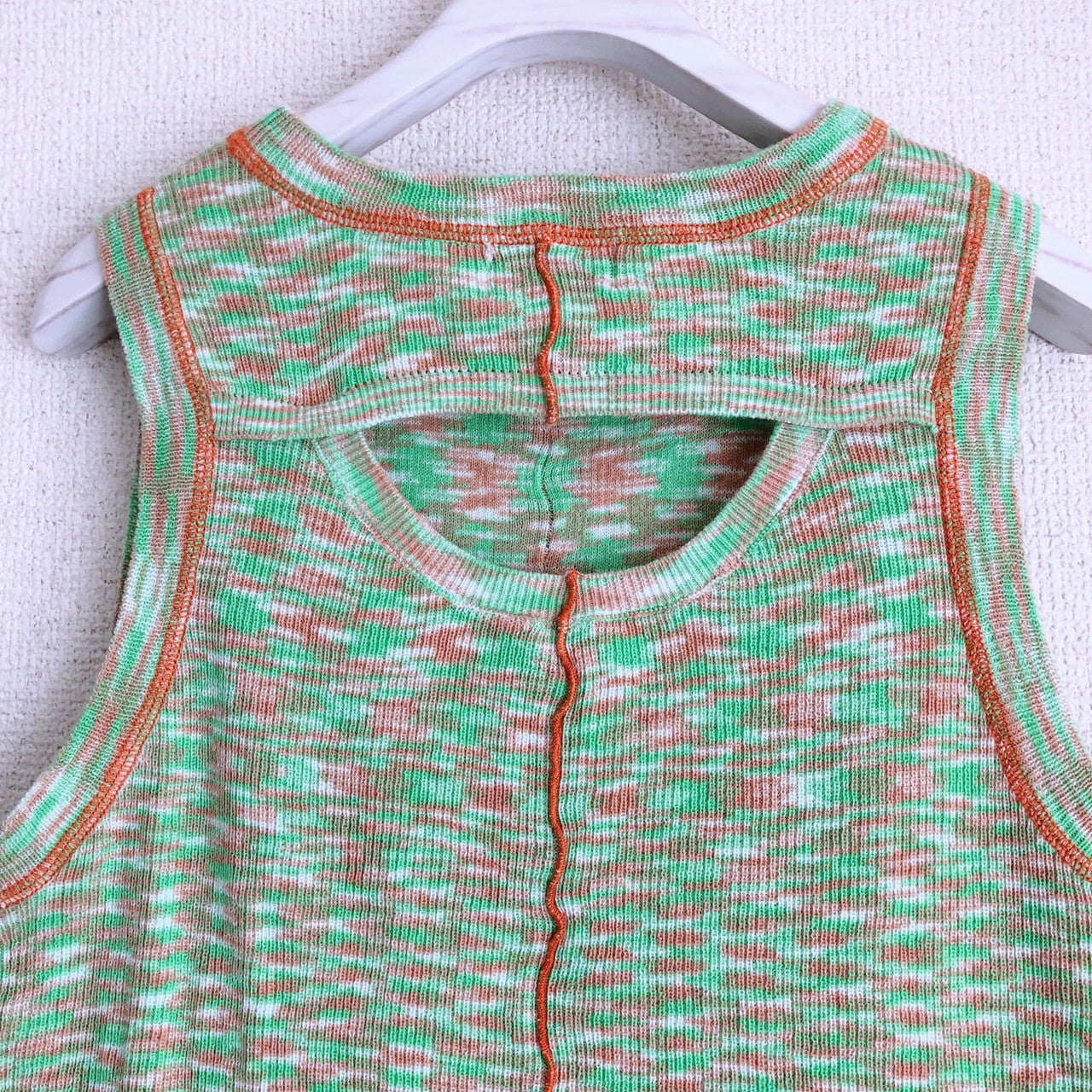 MULTI COLOR SLEEVELESS KNIT TOP