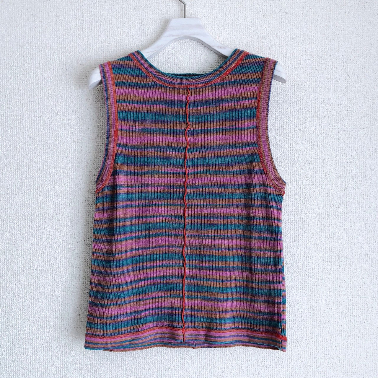 MULTI COLOR SLEEVELESS KNIT TOP