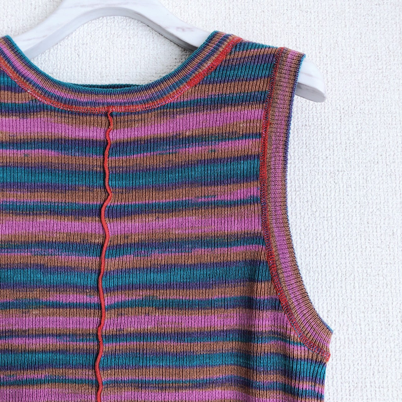 MULTI COLOR SLEEVELESS KNIT TOP