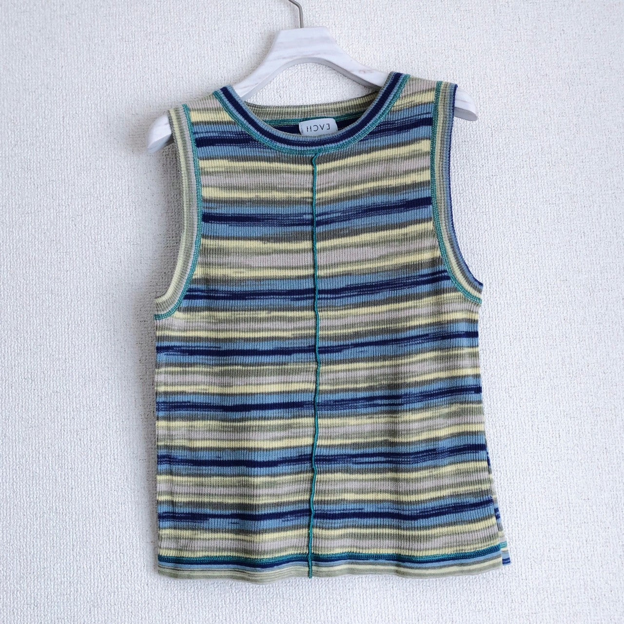 MULTI COLOR SLEEVELESS KNIT TOP