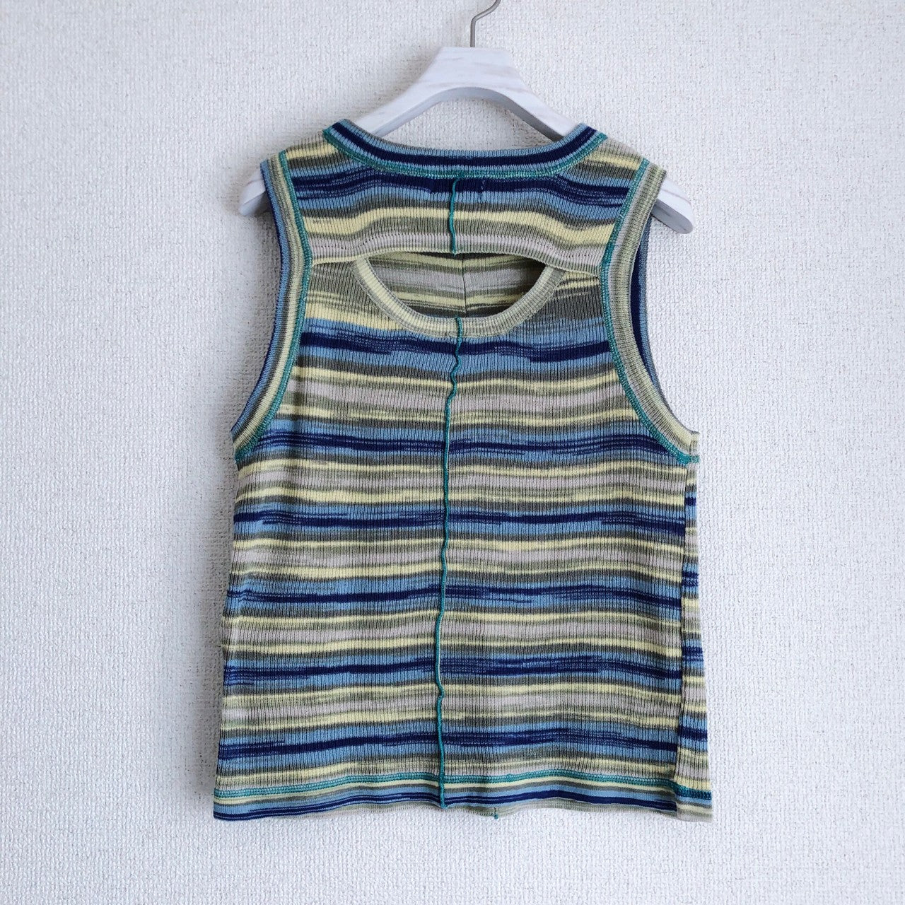 MULTI COLOR SLEEVELESS KNIT TOP